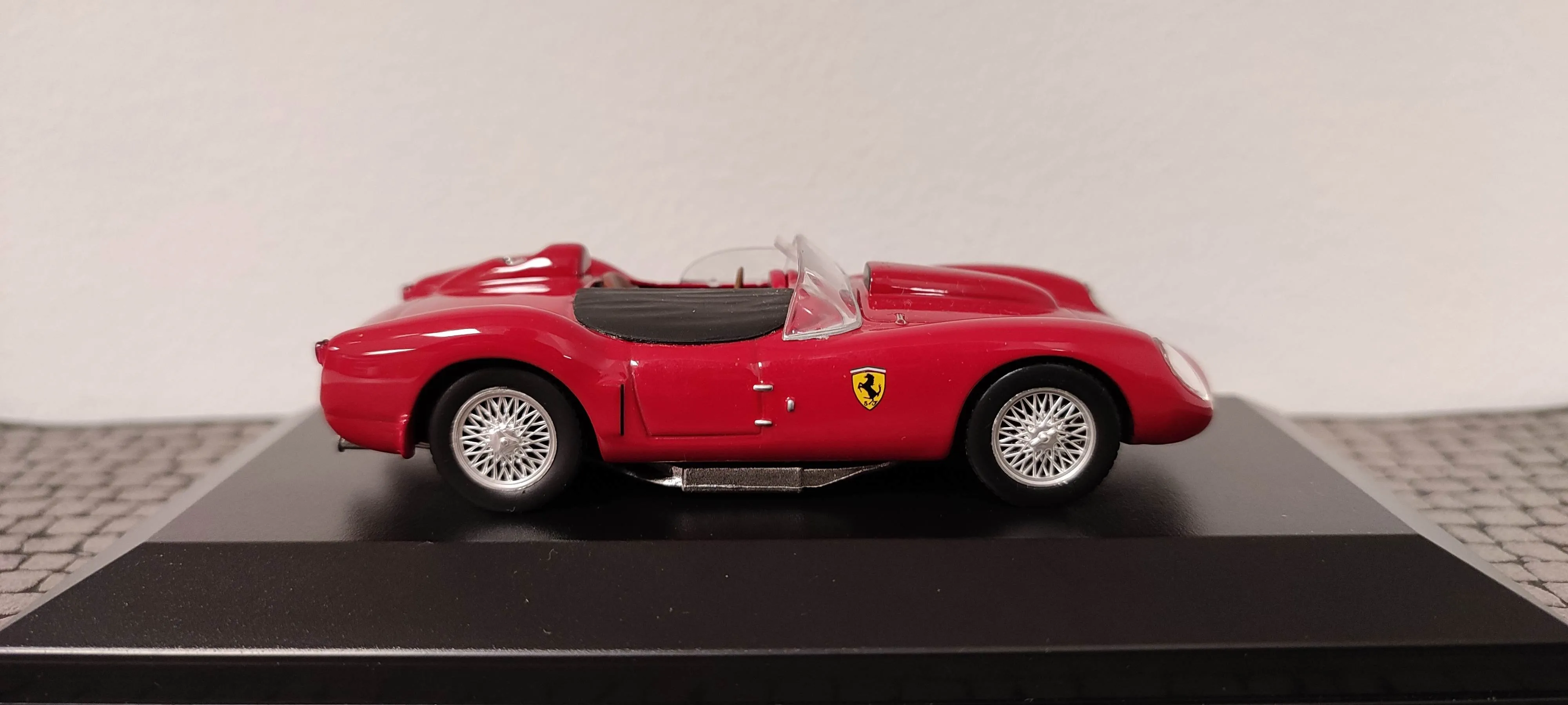 Ferrari 250 TR - 1/43 édition presse 
